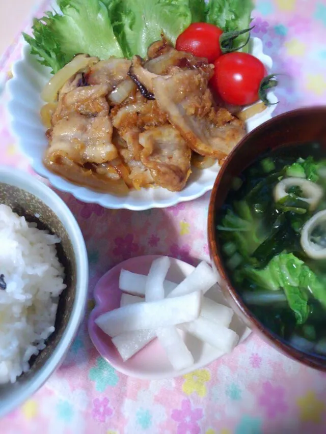 Snapdishの料理写真:ぶたバラ生姜焼きと大根のピクルス|みるくここあさん