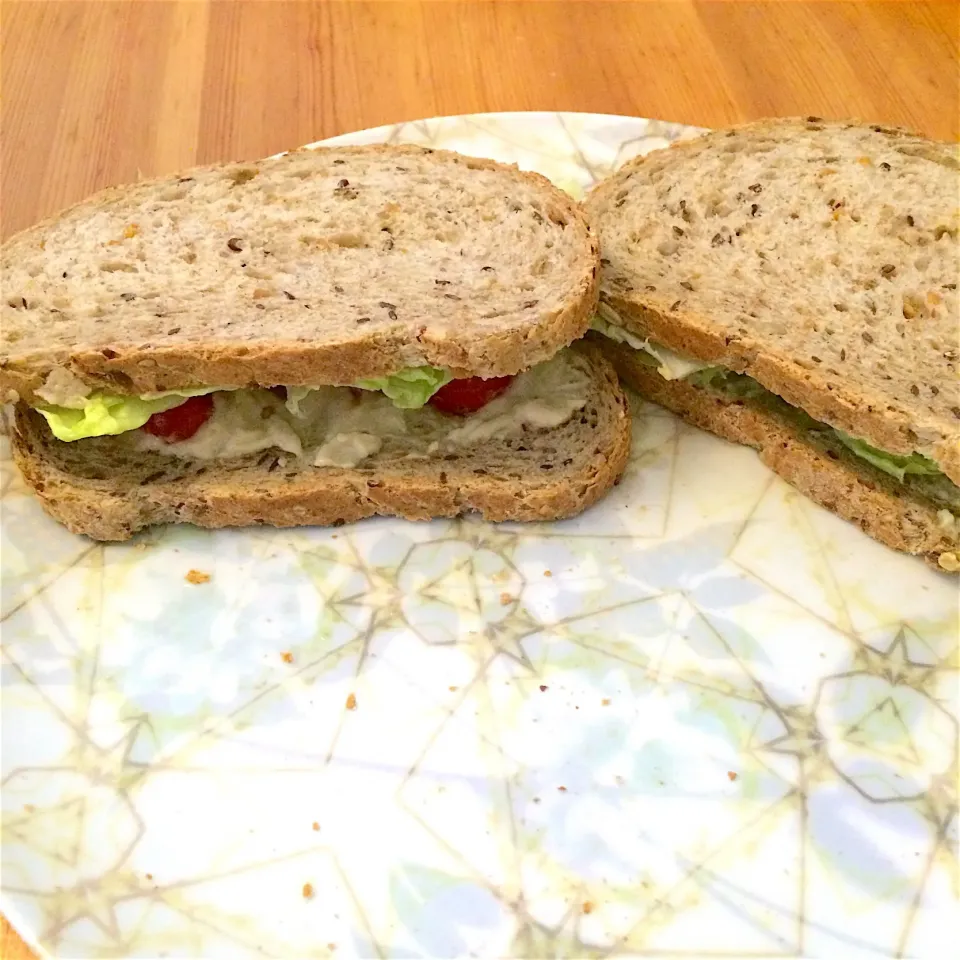 Sandwiches with hummus and 'mexican style' vegan spread|MissYumYumさん