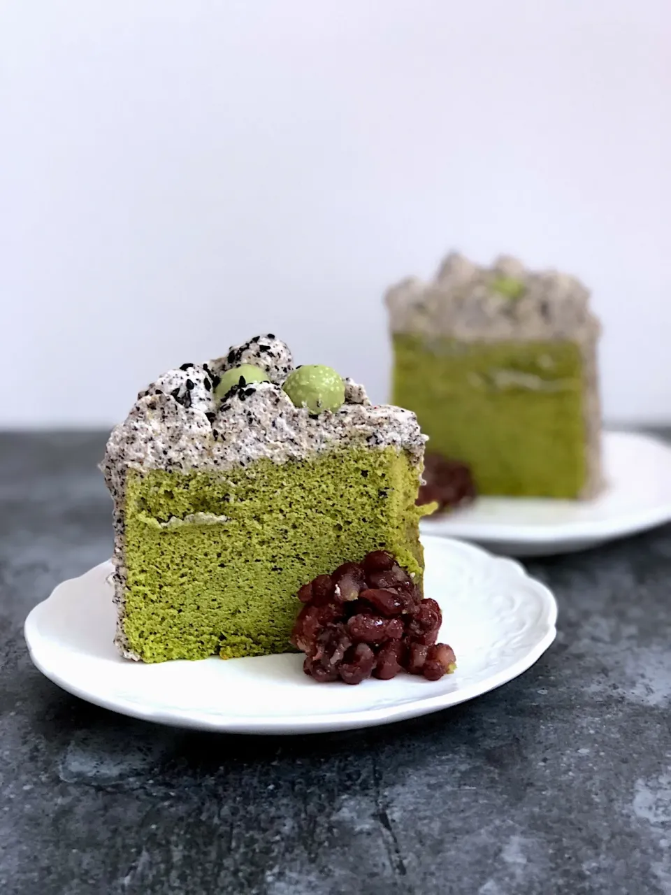 matcha chiffon, adzuki beans, black sesame frosting|12Dragonさん