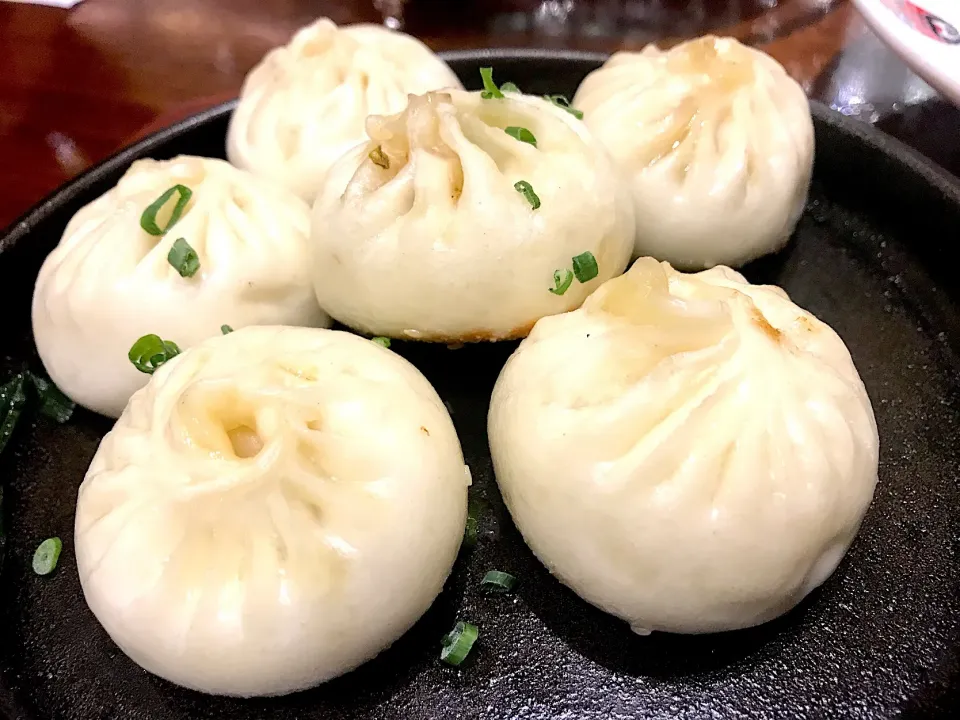 Pan-fried buns filled with minces meat and shallot|Sky Blueさん