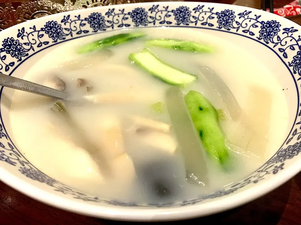 Assorted mushrooms and vegetables soup|Sky Blueさん