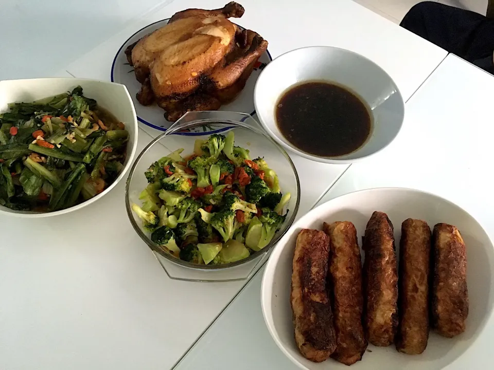 Coke-braised chicken, ngoh hiang, broccoli and yau mak|Ong Sor Fernさん