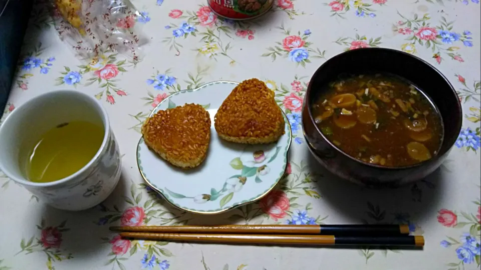 焼おにぎり＆フグの味噌汁|まぐろさん