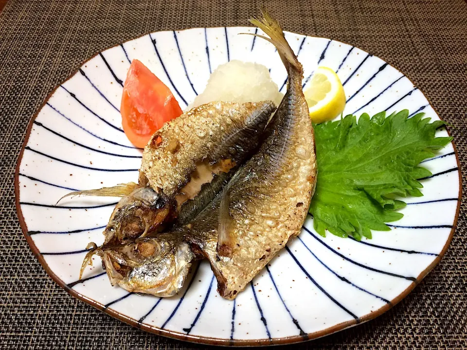 Snapdishの料理写真:鯵のひらきの丸揚げ🐟💐 from 静岡🍵|ぱぴこ家さん