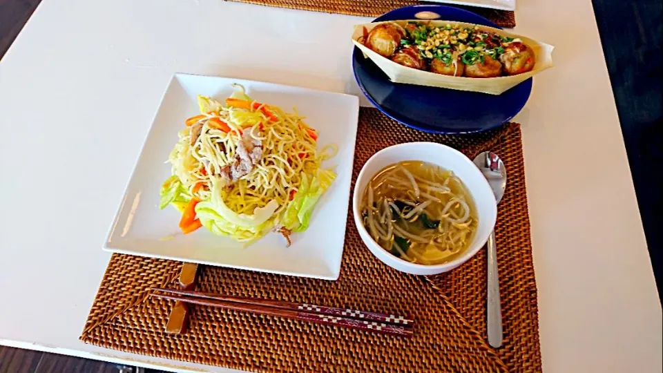 今日の昼食 塩焼きそば、銀だこ、もやしとわかめのスープ|pinknari🐰🌈さん