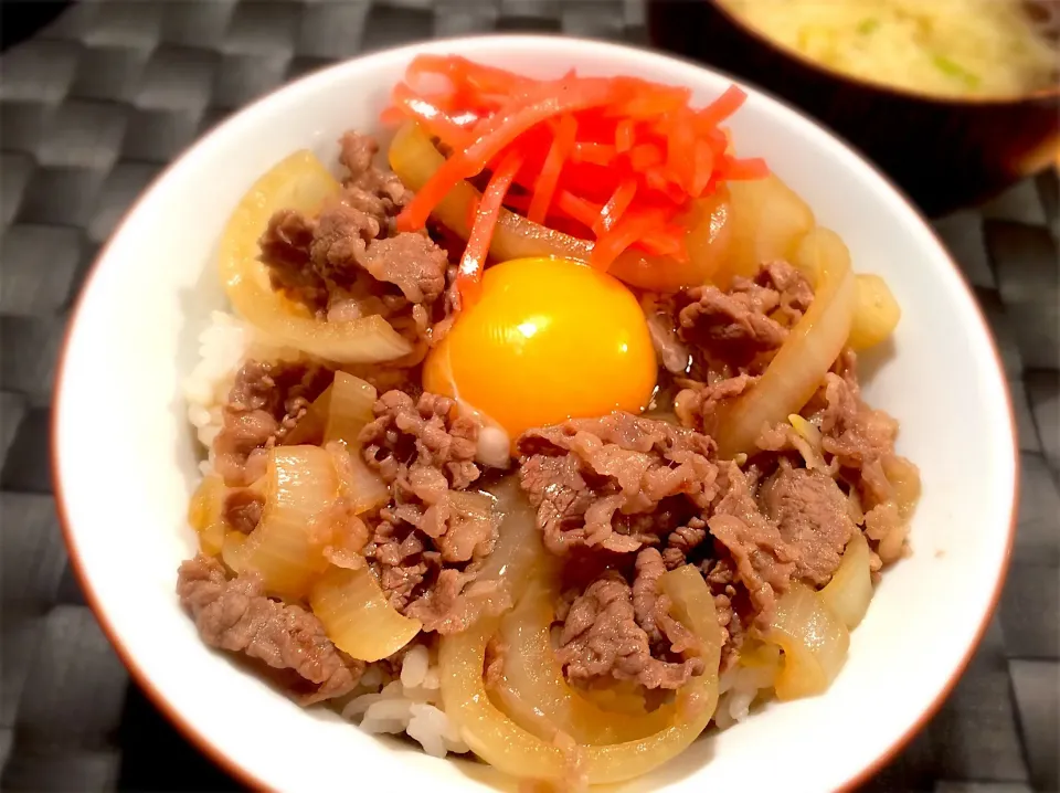 イオンの北陸フェアで半額になってた能登牛の切り落としで牛丼！
#能登牛  #牛丼  #生卵|doc3387さん