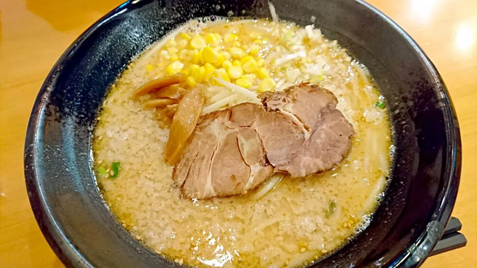 Snapdishの料理写真:こってりコーン味噌ラーメン🍜|じょうさん