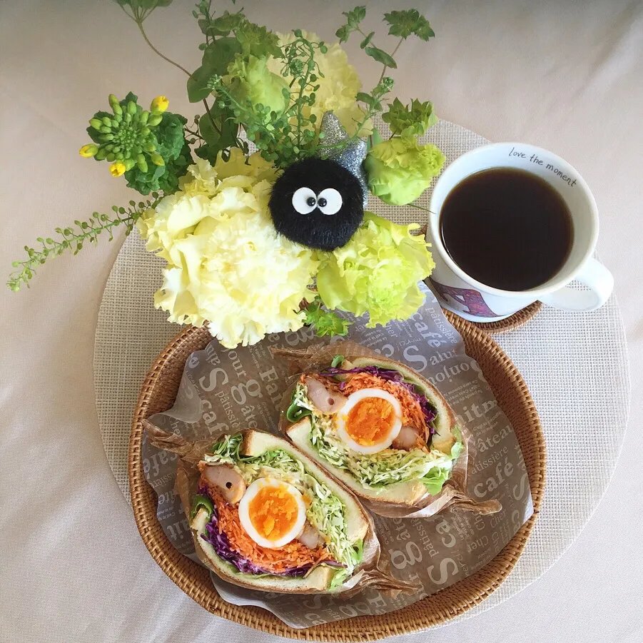 2/12❤︎もも焼き鳥&半熟たまごサンド❤︎
のんびりと過ごしてます…
#お昼ごはん #ランチ #おうちカフェ #おうちごはん #野菜たっぷり #わんぱくサンド #焼き鳥 #半熟たまご #よくばりサンド #サンドイッチ #真っ黒くろすけ|Makinsさん