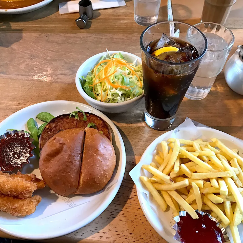 Snapdishの料理写真:ハンバーガーセット🍔|💙💙渡辺翔太💙💙さん