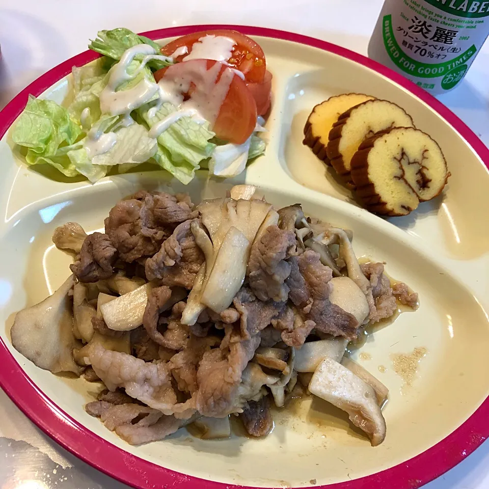 Snapdishの料理写真:豚肩肉とキノコ炒め♡2018/02/12|ちび太さん