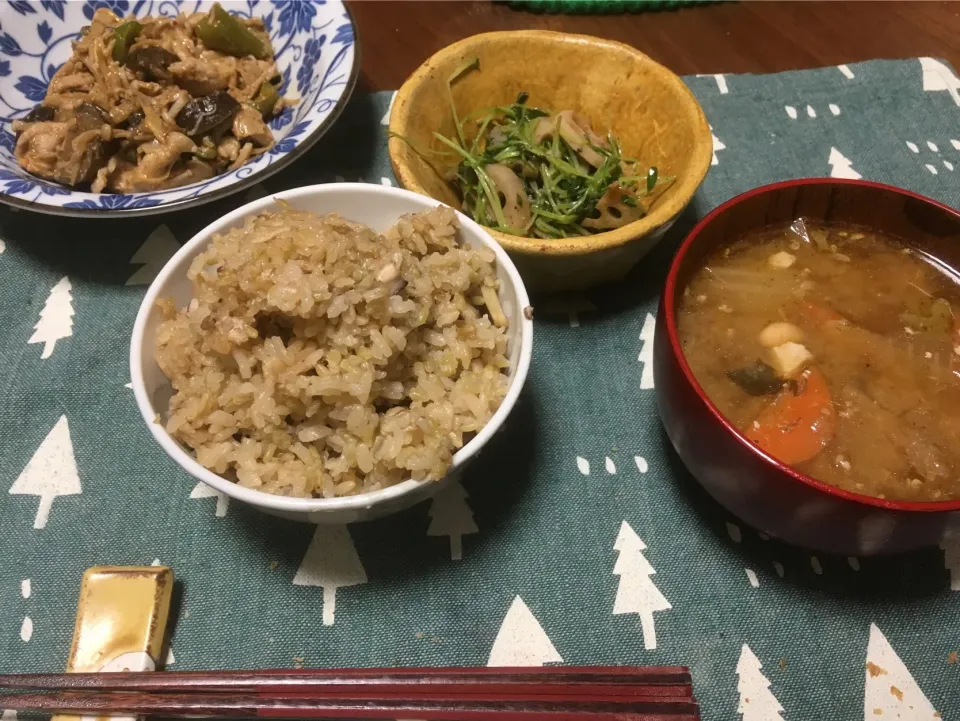 今日の晩御飯
生姜の炊き込みご飯
ナスの豚味噌炒め
レンコン炒め|知佳子さん