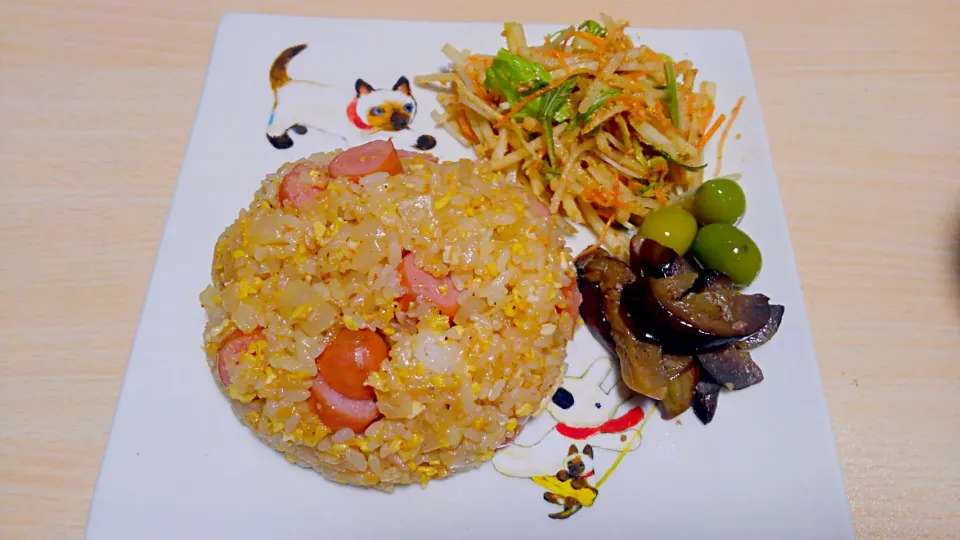 1月2７日　炒飯　大根サラダ　茄子の塩麹の照り焼き　オリーブ　わかめスープ|いもこ。さん