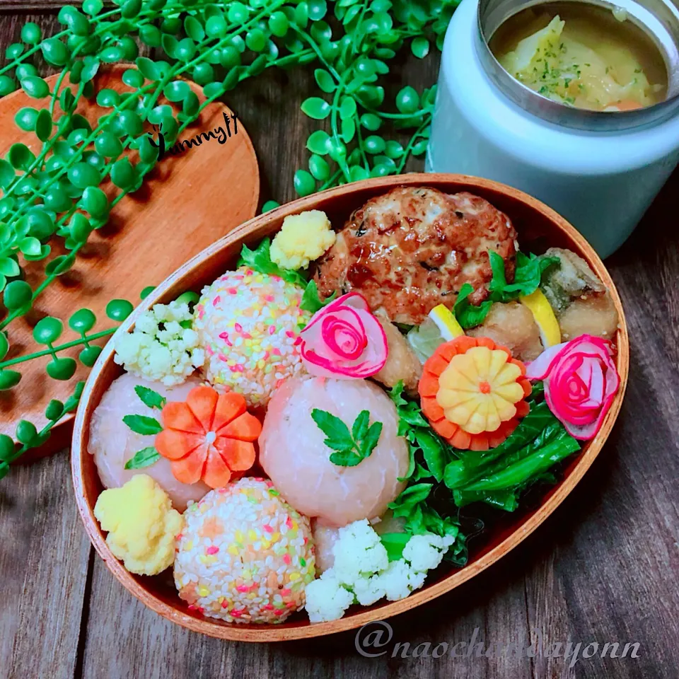 Snapdishの料理写真:今日のＪＫお弁当🍱
コロコロおにぎりのお弁当|naochandayonnさん