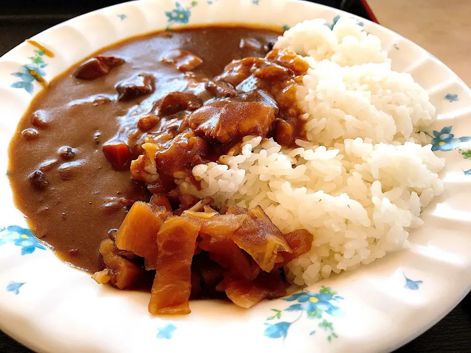 海員生協本牧店の350円カレーライスが牛丼チェーン店より好き😁🍛
ボリュームもあって美味しいよ😊
味噌汁は無料サービス😁
駐車場は広いし、のんびり潮風に当たるのもリフレッシュ出来てイイ感じ😊|ジイジさん