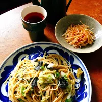 今日のシホ食堂ランチ‼️焼き海苔パスタとえのきのナムル|Shiho Nakayamaさん