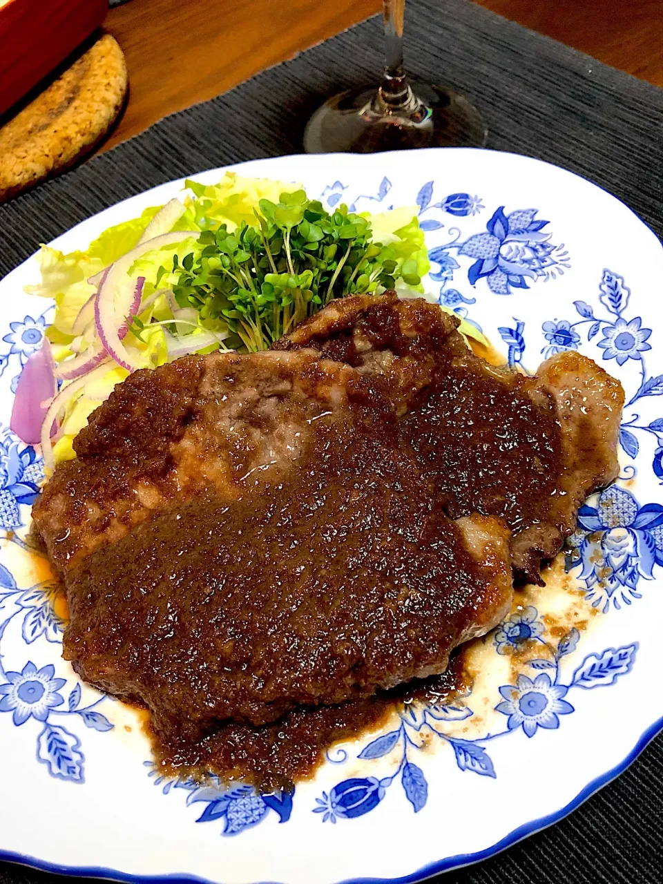 まるまさんの料理 ポークステーキ、オニオンワインソース🍷😊|Norikoさん