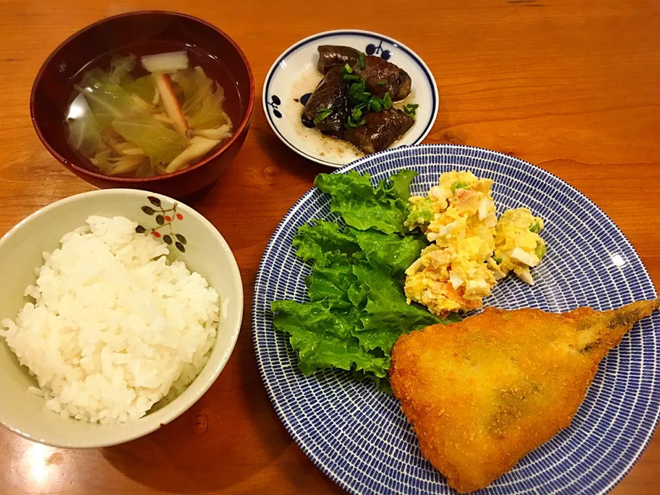 2/13 夕飯♪  鰺フライ  ポテトサラダ  茄子の揚げ浸し  白菜とカニカマのスープ|ikukoさん