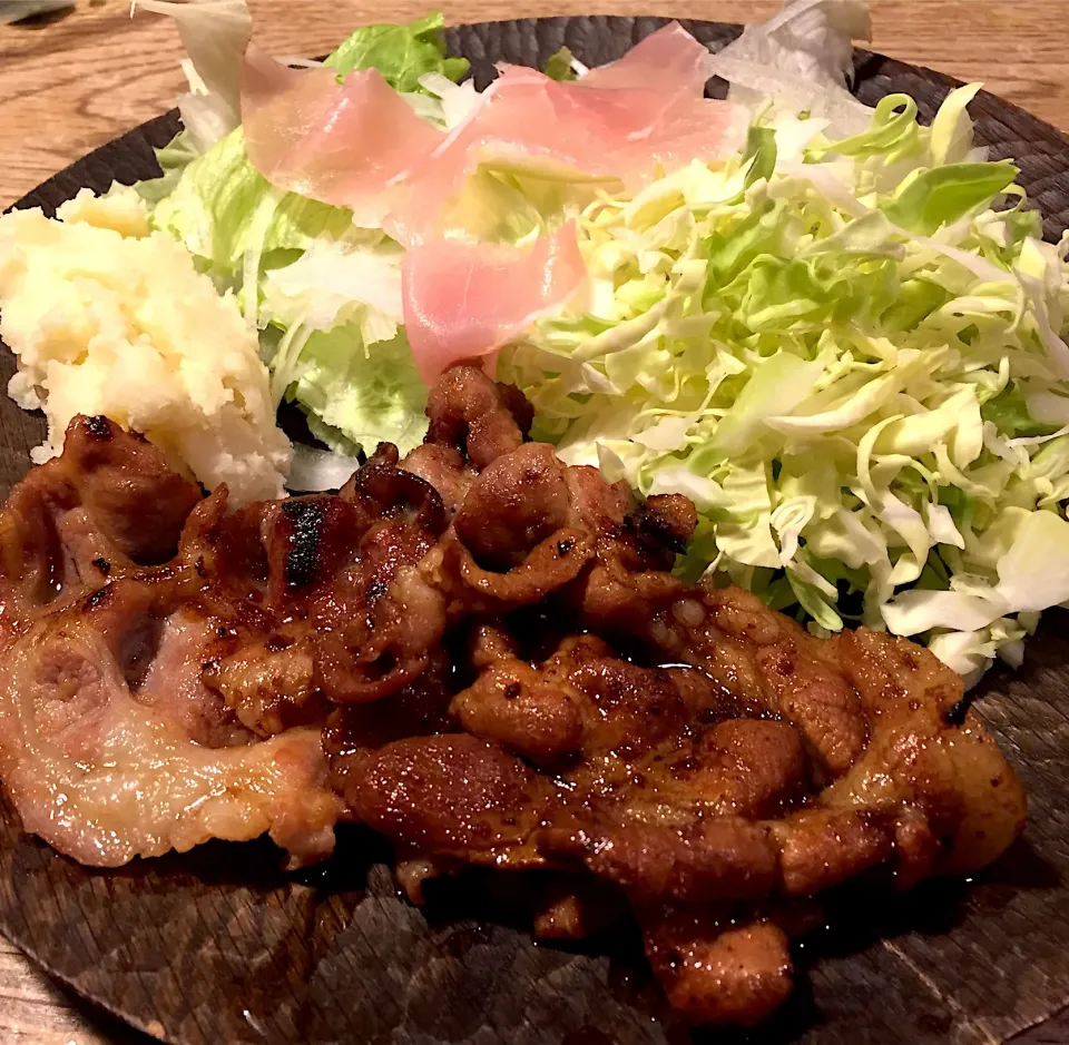 Snapdishの料理写真:豚肩ロースの生姜焼き|shizuyoさん