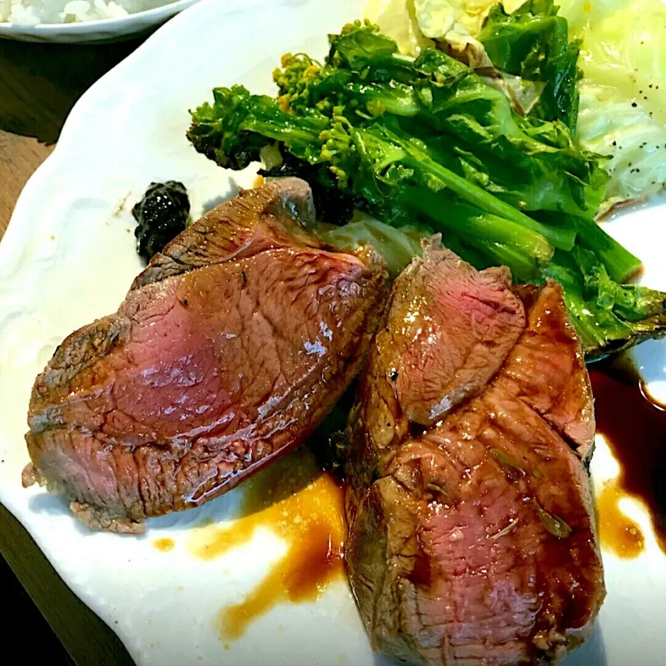 夜ご飯は、お肉🥩  付け合わせの野菜は、菜の花。一足先に春を楽しみました〜😀|zeroweb_bossさん