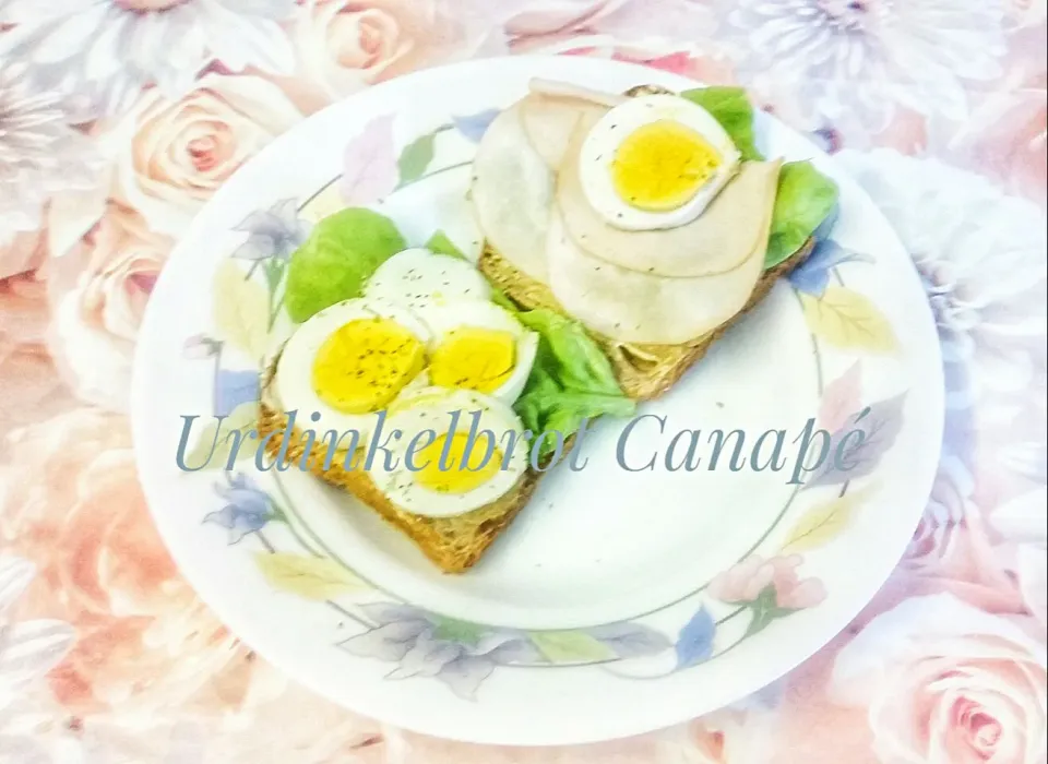 Urdinkelbrot Canapé

Urdinkelbread with Salad, Egg, really thin Chicken breast 
such a nice breakfast together with a tea or coffee

 #Breakfast/Brunch 
 #Urdin|Najeskaさん