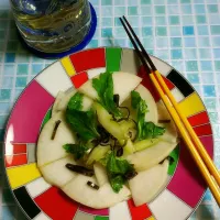 Tomoko ちゃんのカブの簡単お漬物❤️ #蕪 #昆布 #簡単おつまみ😋 セロリも入れちゃった。