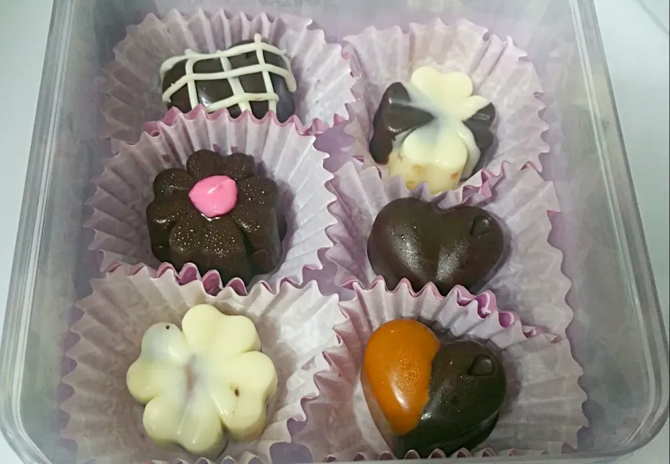 Happy Valentine's Day  😘💑👄💕
dark choc / salted caramel / almond /white choc|🌷lynnlicious🌷さん