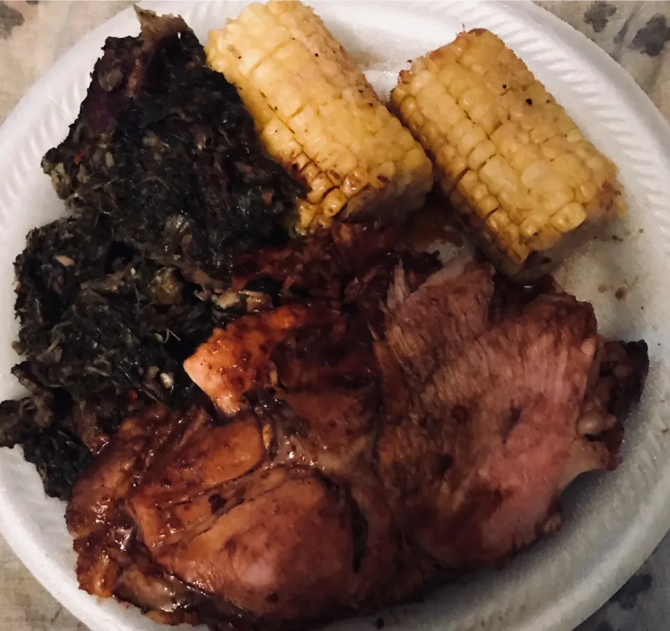 Pork Roast made with “Sunshine gourmet spices Kung fu Sunday’s “ seasoning . Corn 🌽 on the cob. With Sunshine gourmet spices “Garlic butta’ & “Go to Garlic Pepp|christl babcockさん