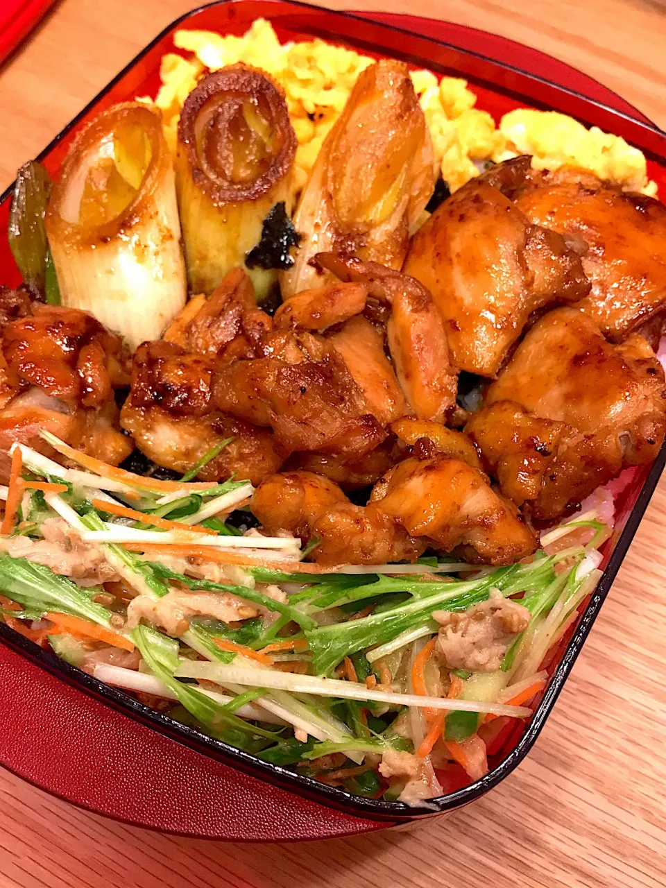 Snapdishの料理写真:2018.2.14 中2男子 焼き鳥丼弁当〜🍱  #お弁当  #中2弁当  #焼き鳥丼|mari-pさん