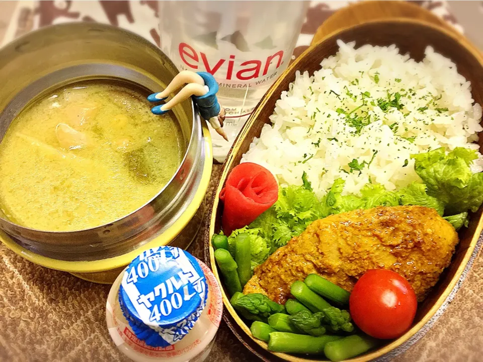 Snapdishの料理写真:特製グリーンカレー(あわび茸・舞茸・大豆、細竹入り)&タンドリーチキン&塩茹でアスパラ&紅芯大根の甘酢漬け&プチトマト🍅のダーリンお弁当♪

 #弁当  #フチ子 #タイ弁当🇹🇭|桃実さん