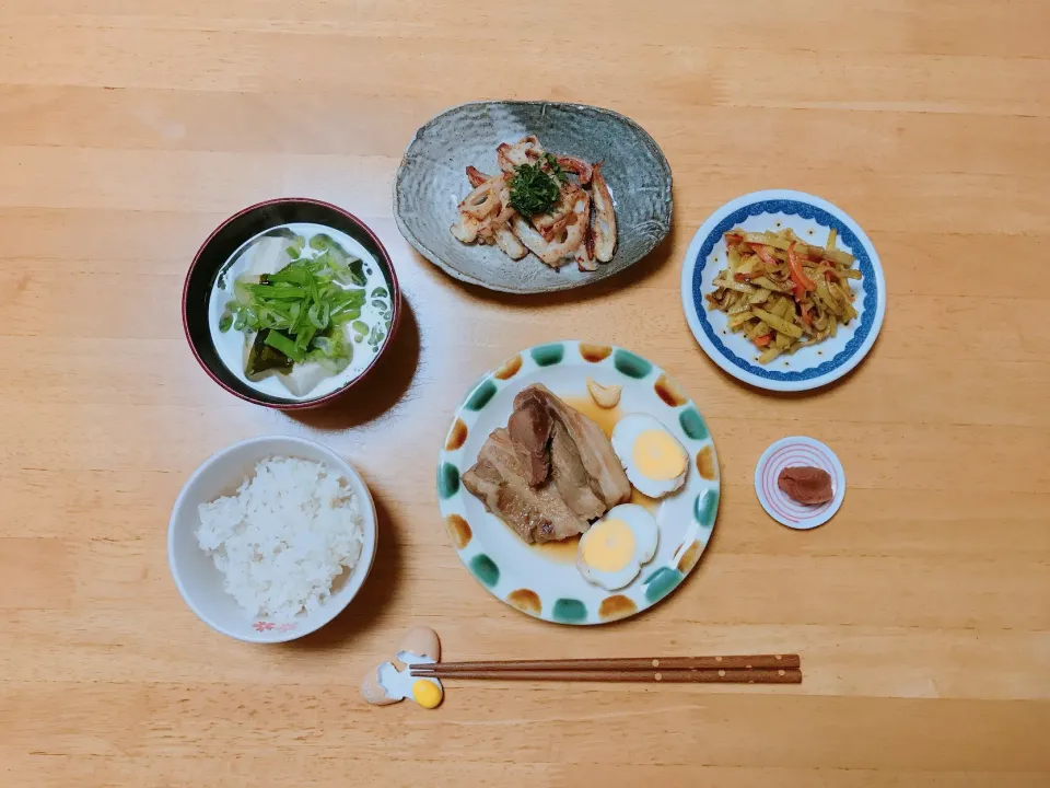 夕ごはん
豚の角煮
ヤゲン軟骨と蓮根のバター焼き
じゃがいものカレーきんぴら|ちゃみこさん