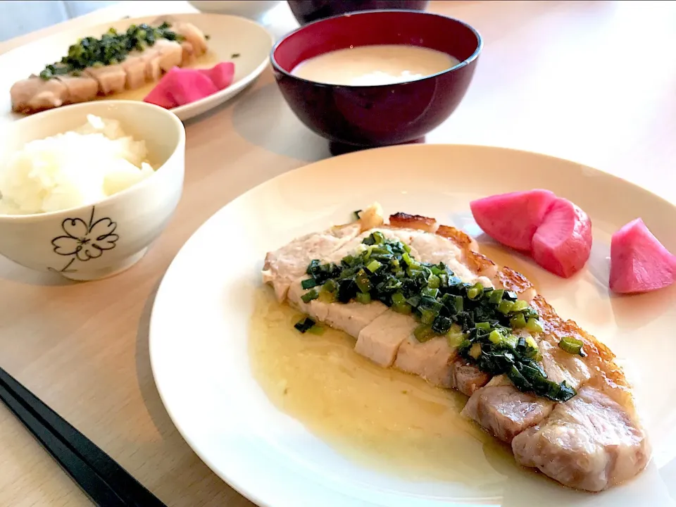 Snapdishの料理写真:山本真希さんの料理 油淋鶏風チキンを豚肩ロースで🐷|SnapdishJPさん