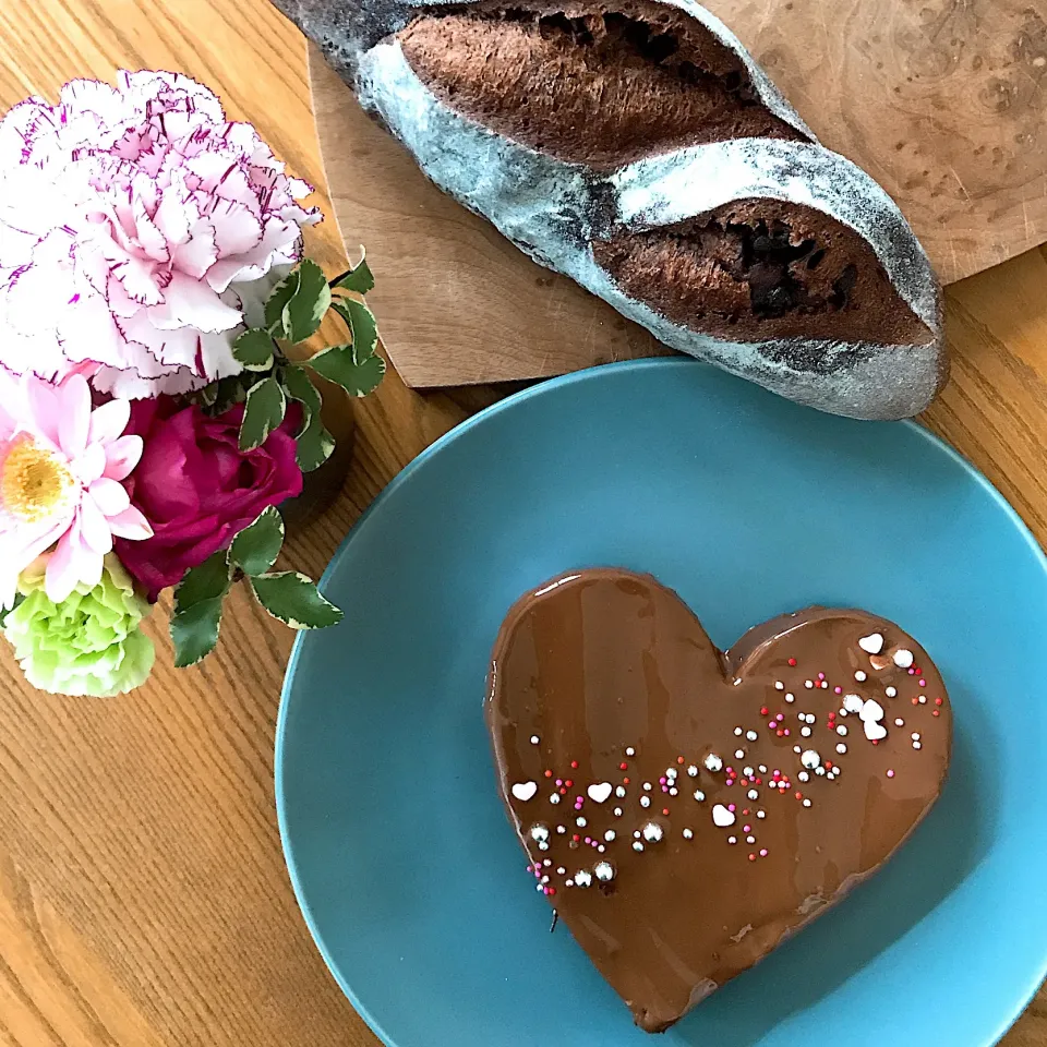 バレンタインデー💕なのでショコラバゲット&ガトーショコラのチョコレートがけ|takapingaさん