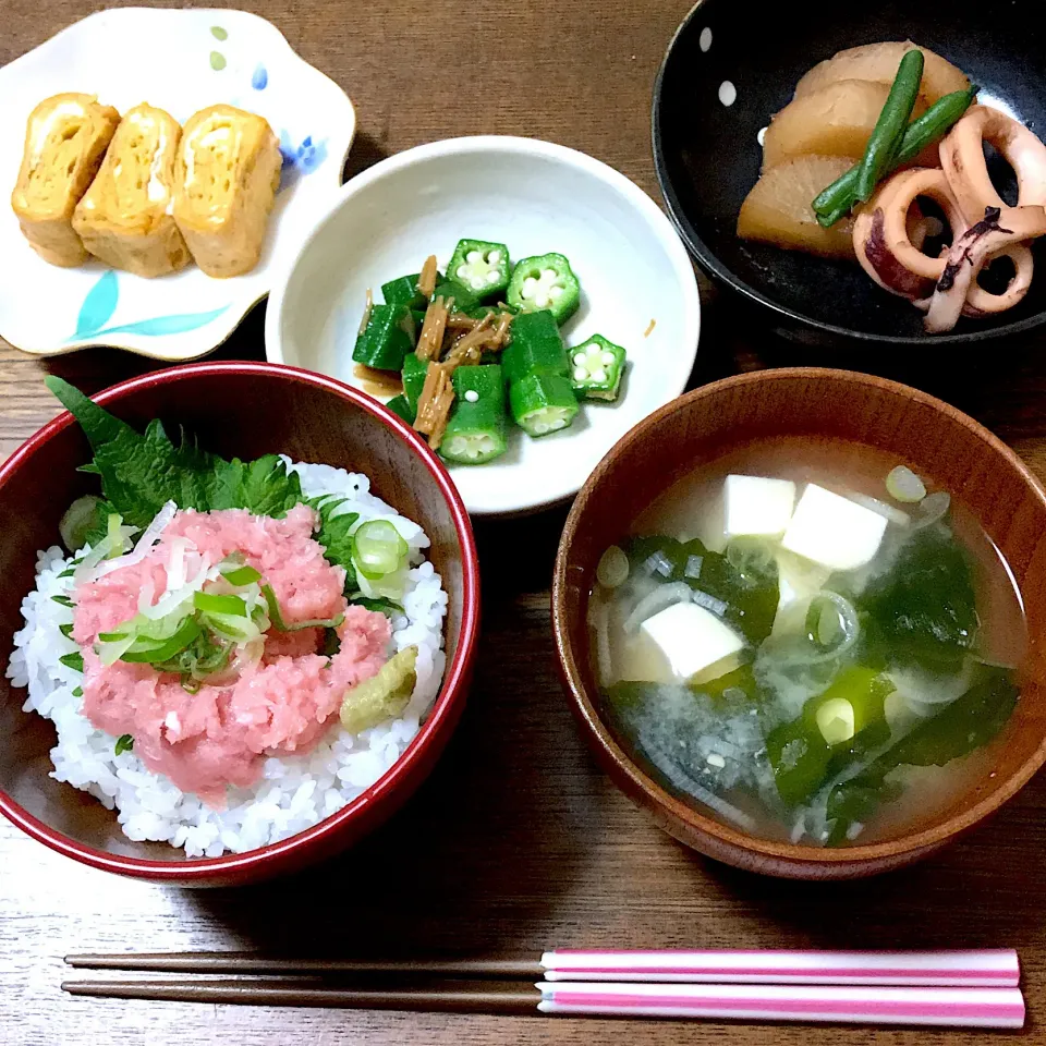 #ネギトロ丼   #いか大根   #だし巻き卵  #オクラとなめこの和え物  #わかめと豆腐の味噌汁|まきさん