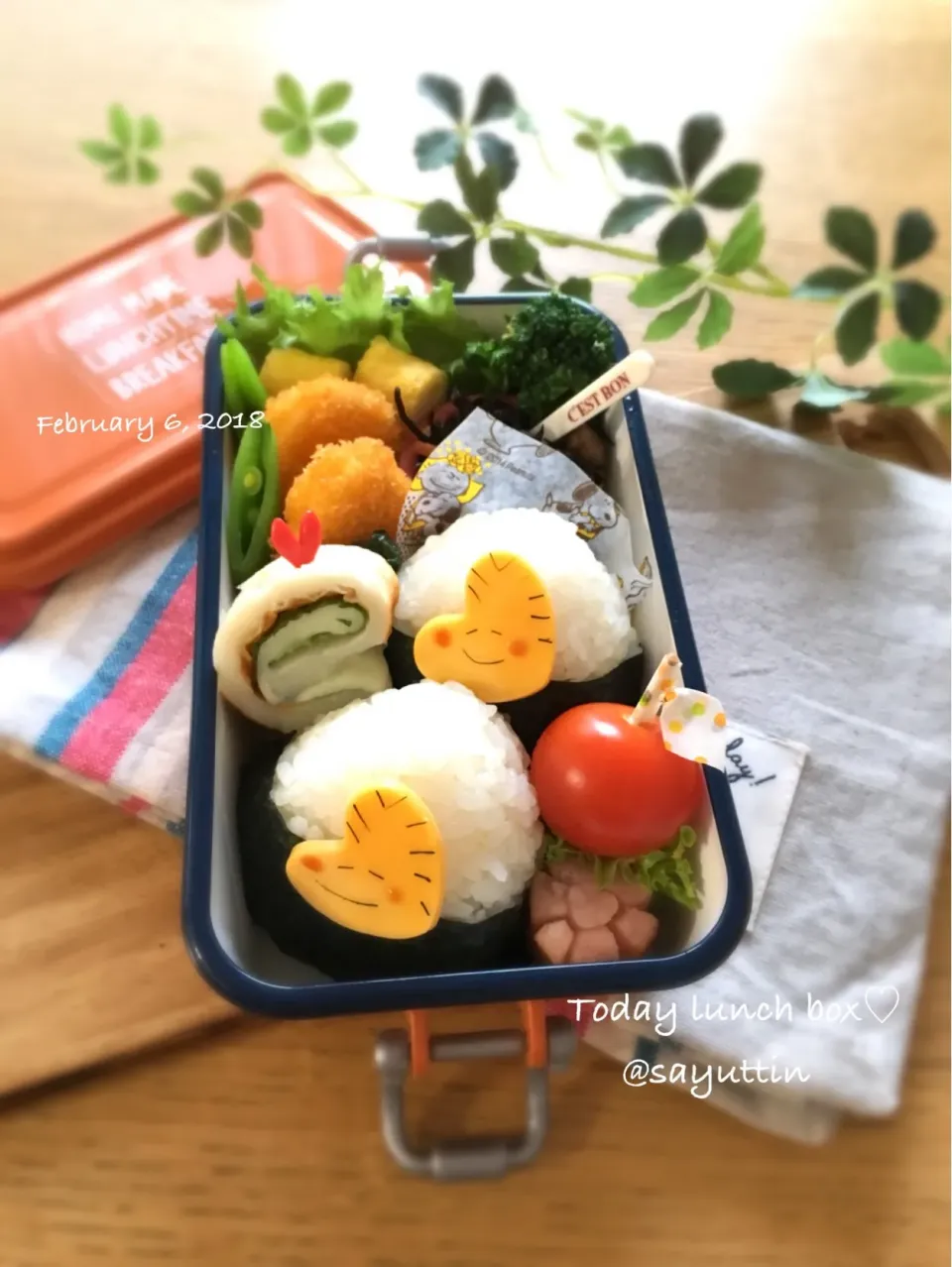 おにぎりにペタッとハートのウッドストック弁当♡|sayu♡さん