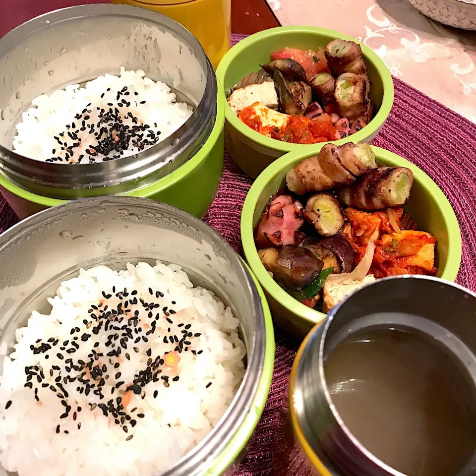 今日のお弁当🍱
豚バラネギ巻き
ナスとトマトのマリネ
少しあたたかい朝
体調崩さないよう、油断せずに
気をつけていってらっしゃい👋😊|mokoさん