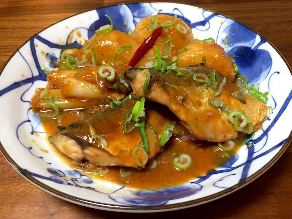 真鯖と大根の味噌煮🐟🌼|ぱぴこ家さん