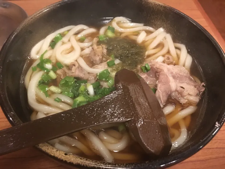 ワイキキ横丁で肉うどん|フージさん