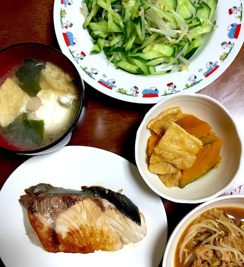 ブリの照り焼き    もやし炒め    南瓜煮     もやしと胡瓜のサラダ🥒    卵入り味噌汁|掛谷節子さん