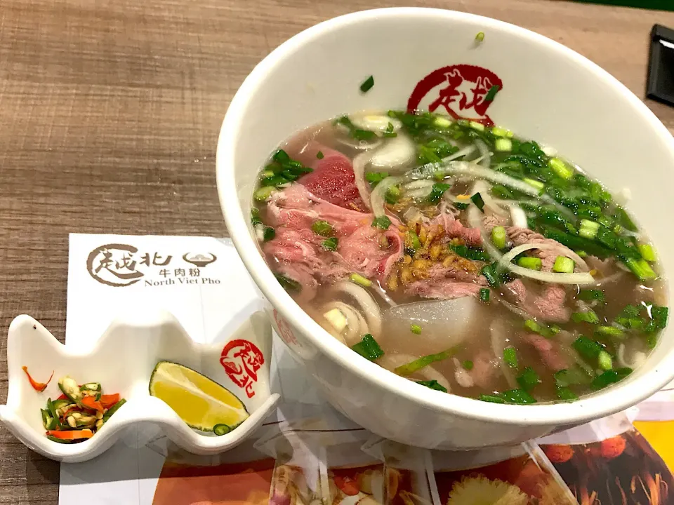 Snapdishの料理写真:North Vietnamese raw beef pho|Sky Blueさん