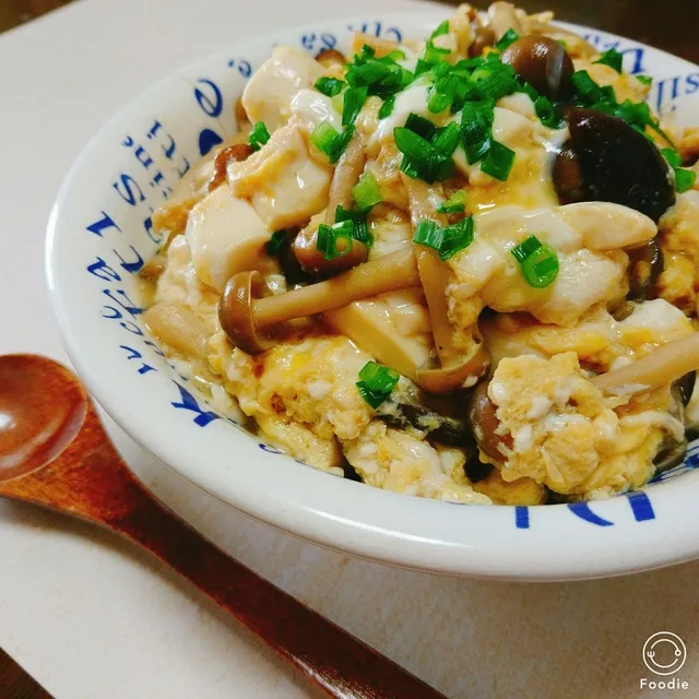 管理栄養士＊mai's kitchenさんの豆腐ときのこの玉子丼 #レシピブログ #RecipeBlog|レシピブログさん