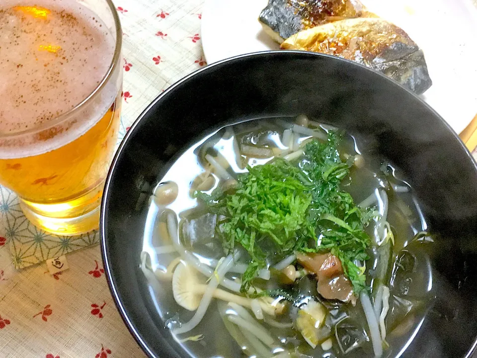 今夜は  昆布さば
ワカメ しめじ もやしの梅干し入り スープ💦|Naoko Kotaniさん