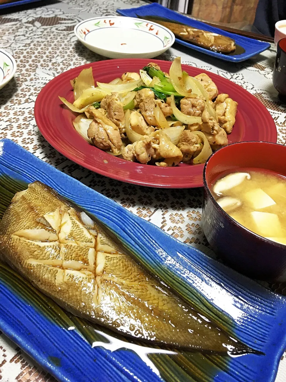 れんちょうかれい・鶏と玉ねぎの炒め物|ヨシヨシさん