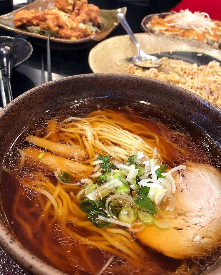 五味八珍 1980円コース 浜松餃子  ラーメン×2杯  油淋鶏唐揚げ  五目チャーハン ジャンボエビ春巻き 手羽先塩唐揚げ|ガク魁‼︎男飯さん