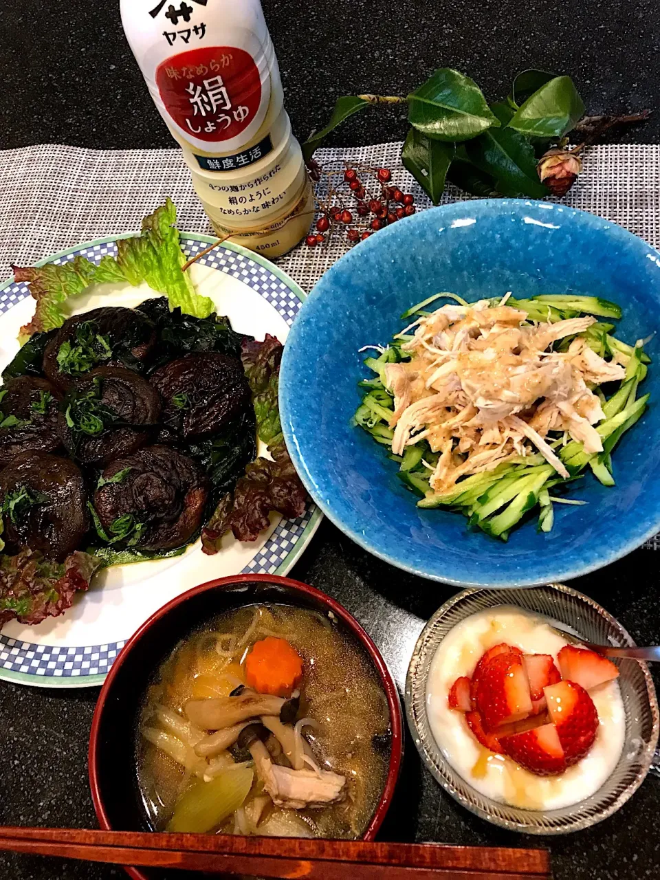 しいたけバター焼きと蒸し鶏の棒棒鶏風サラダで朝ごはん|シュトママさん