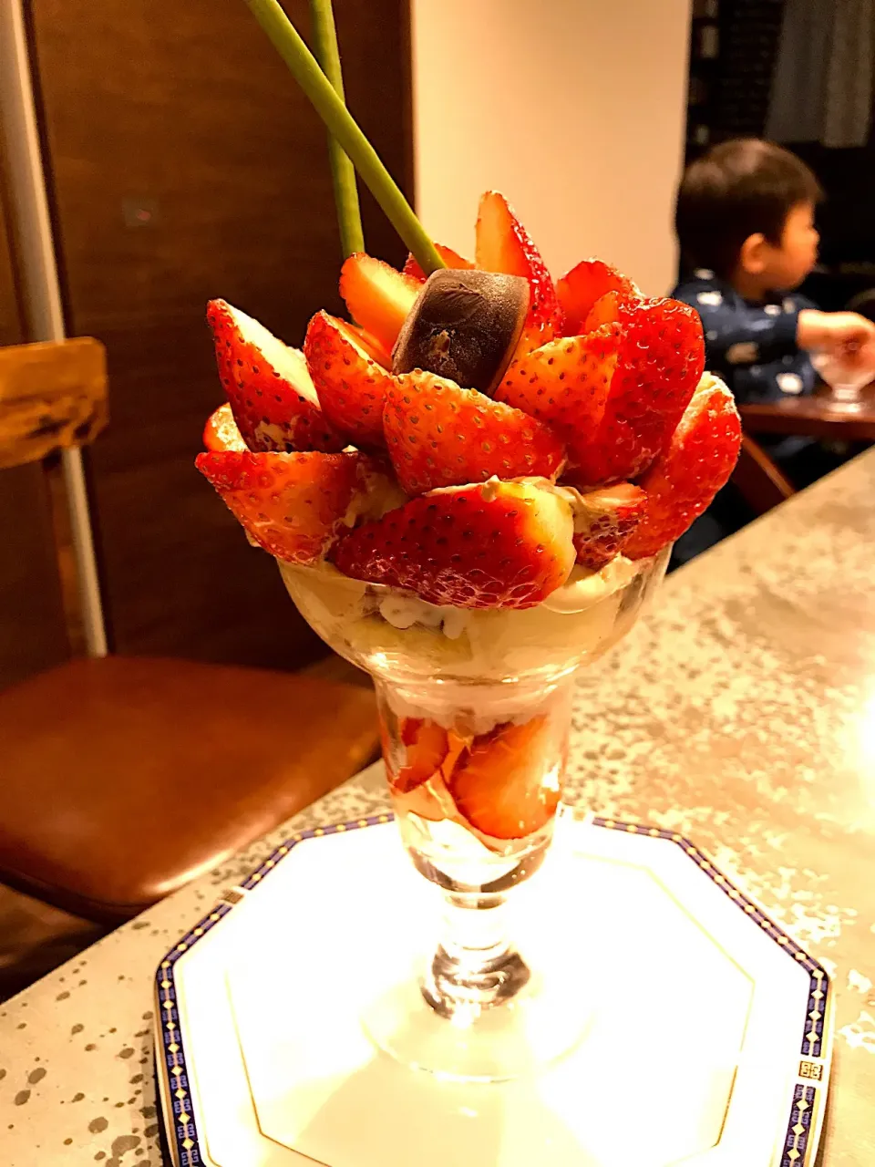 Snapdishの料理写真:いちごパフェ🍓|まるいのさん