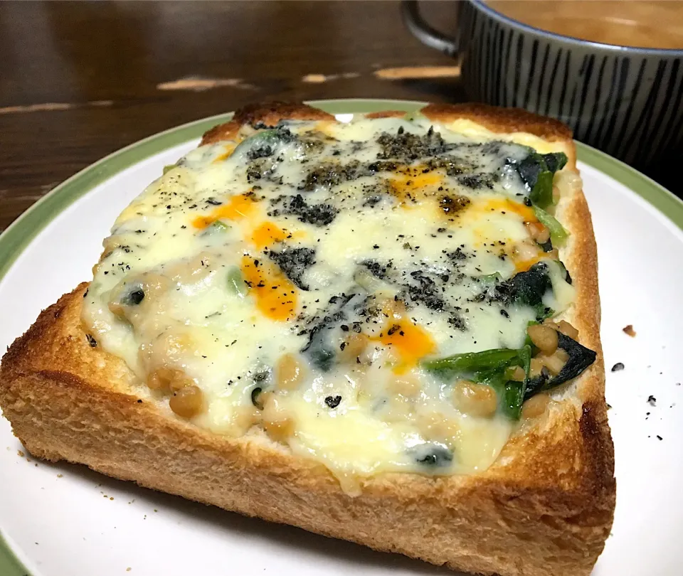 朝ごはん☀️☀️🔆
ほうれん草とひきわり納豆のピザトースト🍞
あさりの味噌汁
#ほうれん草納豆 #ひきわり納豆 #ピザトースト
#ヤマザキダブルソフト#マルコメ料亭の味|ぽんたさん