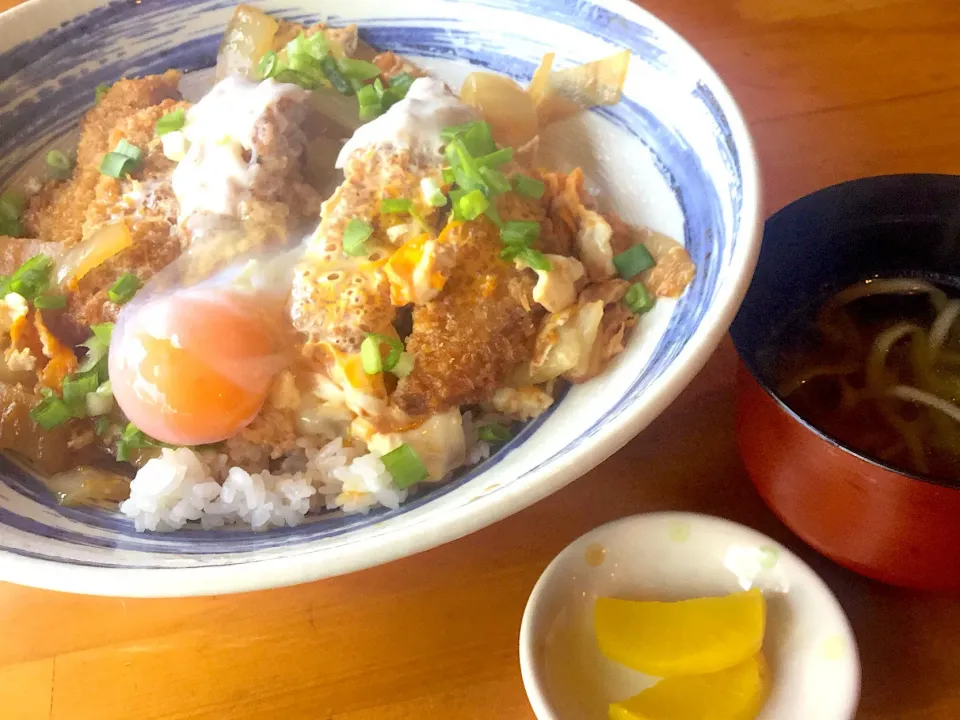 Snapdishの料理写真:カツ丼|ゆいちゃんの父さん