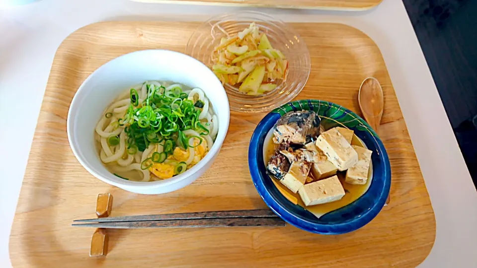 今日の昼食 かき玉うどん、セロリとさきいかの和え物、豆腐とサバ缶の煮物|pinknari🐰🌈さん