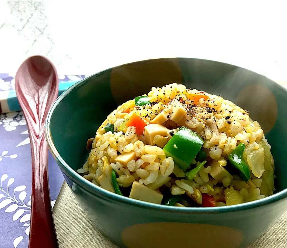 Snapdishの料理写真:昼ごはん  生姜たっぷり炊きたてご飯で炒飯|砂雪さん