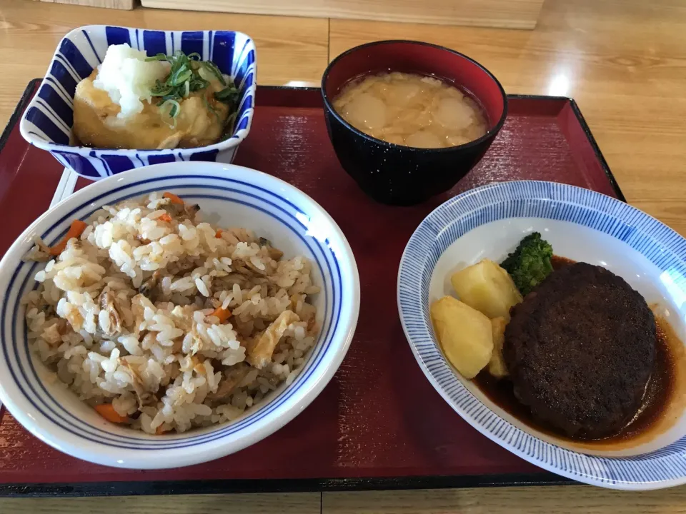 揚げ出し豆腐と煮込みハンバーグ|手品先輩さん